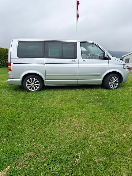 Volkswagen Multivan 9 of 30