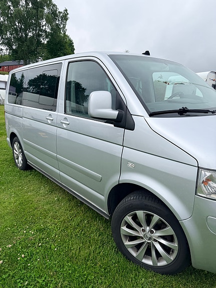 Volkswagen Multivan 13 of 30