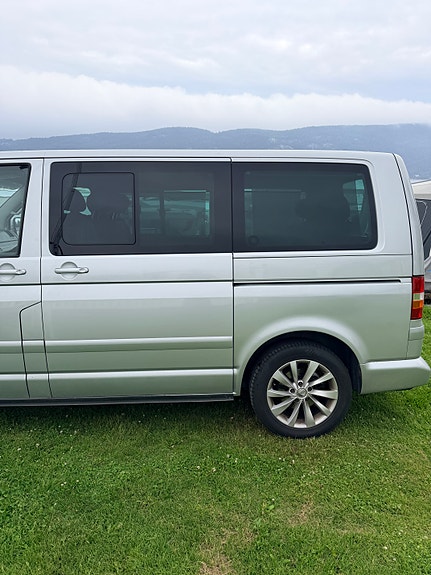 Volkswagen Multivan 7 of 30