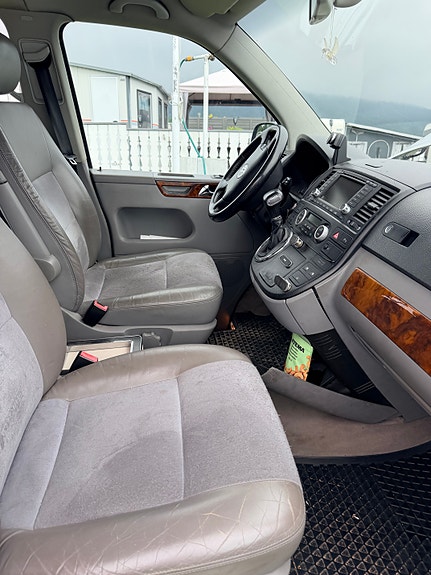 Volkswagen Multivan 23 of 30