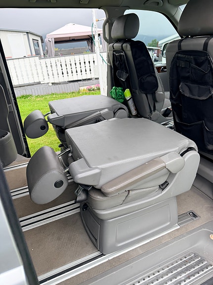 Volkswagen Multivan 30 of 30
