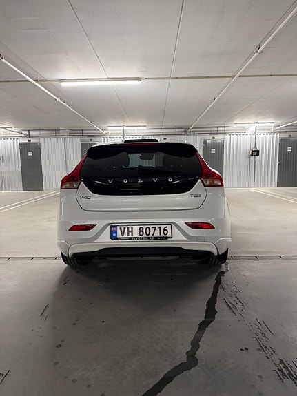 Volvo V40 4 of 5
