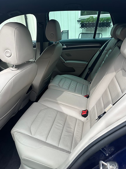 Volkswagen e-Golf VII 14 of 17