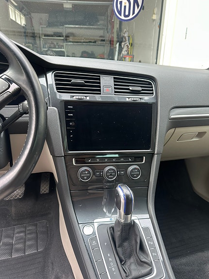 Volkswagen e-Golf VII 11 of 17