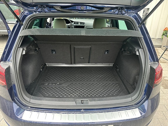 Volkswagen e-Golf VII 15 of 17