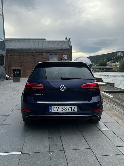 Volkswagen e-Golf VII 4 of 17