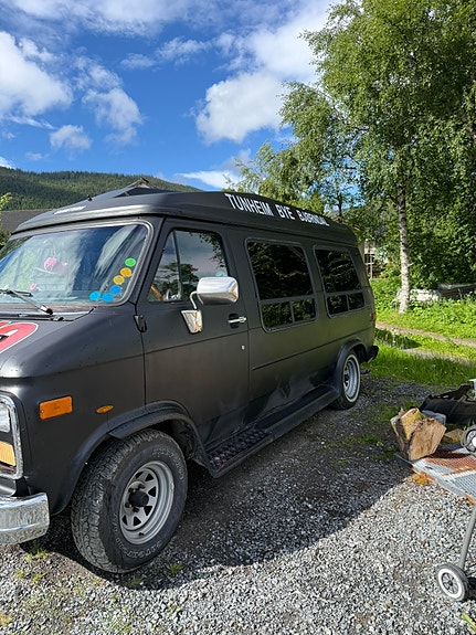 Chevrolet Van 2 of 5