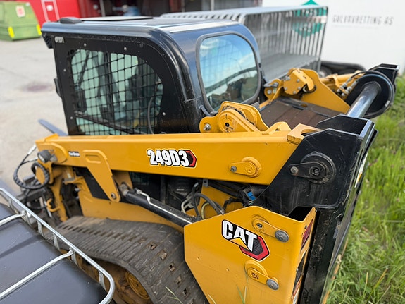 Cat 249D 4 of 5