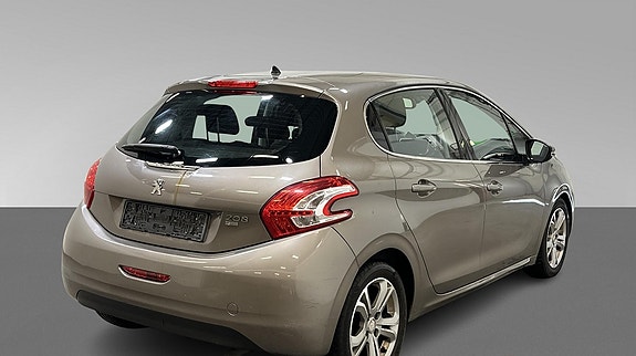 Peugeot 208 3 of 5