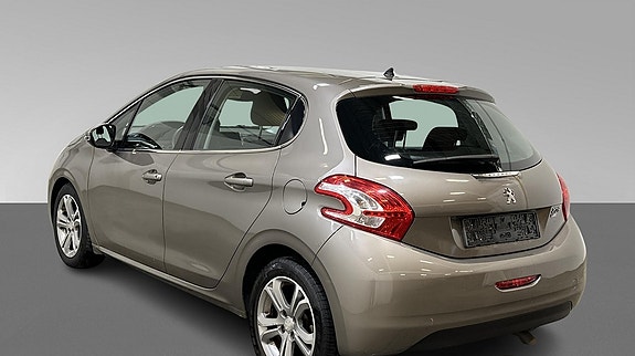 Peugeot 208 4 of 5