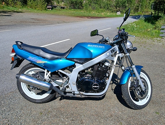 Suzuki GS500E 2 of 26