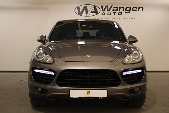 Porsche Cayenne 2 of 5