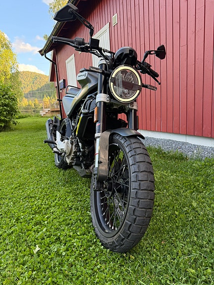 Husqvarna Svartpilen 125 4 of 5