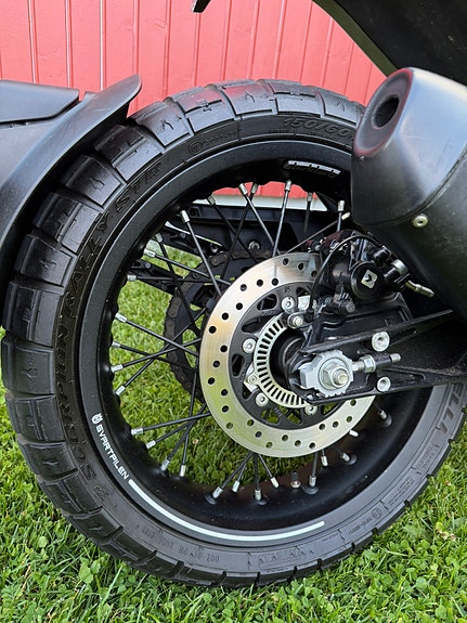 Husqvarna Svartpilen 125 3 of 5