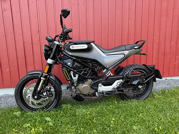 Husqvarna Svartpilen 125 2 of 5