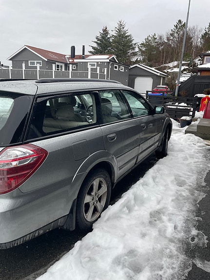 Subaru Legacy 3 of 5