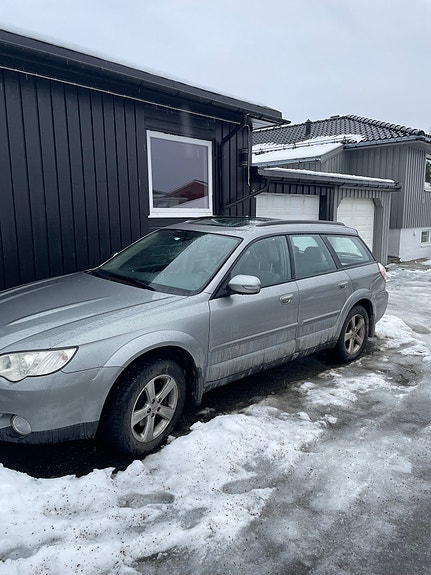 Subaru Legacy 2 of 5