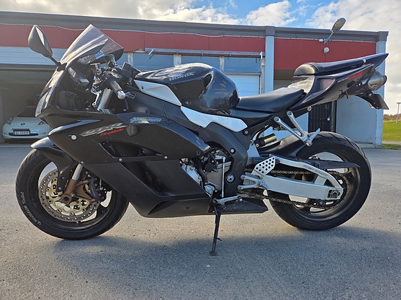 Honda CBR 1000 RR 2 of 5
