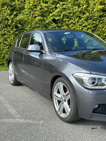 BMW 116i 2 of 5