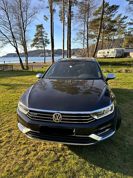 Volkswagen Passat Alltrack 2 of 18