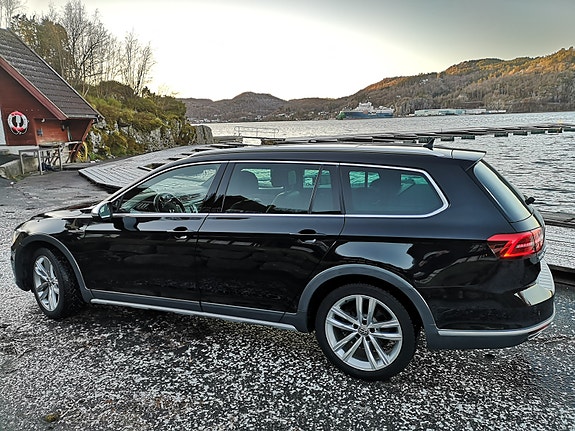 Volkswagen Passat 2 of 11