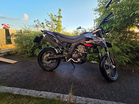 Aprilia SX 125 Super Motard 2 of 4