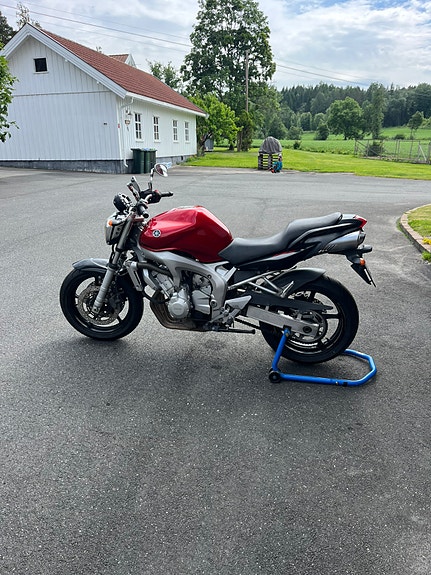 Yamaha FZ6 2 of 8