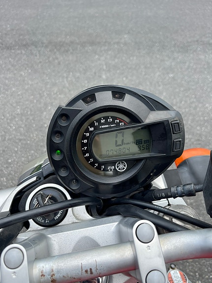 Yamaha FZ6 4 of 8
