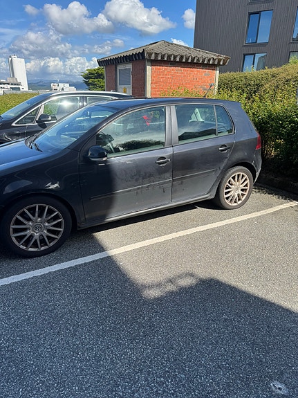 Volkswagen Golf V 2 of 4