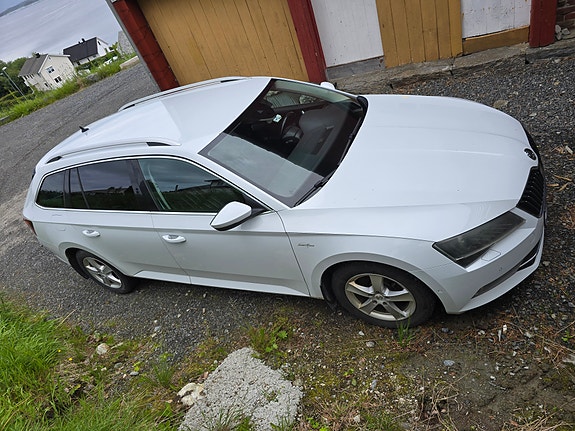 Skoda Superb 3 of 5