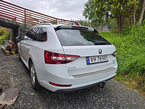 Skoda Superb 2 of 5