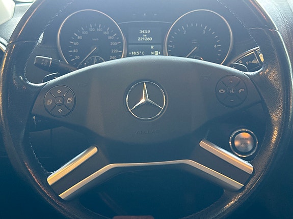 Mercedes-Benz GL320 16 of 27