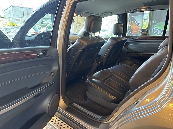 Mercedes-Benz GL320 10 of 27