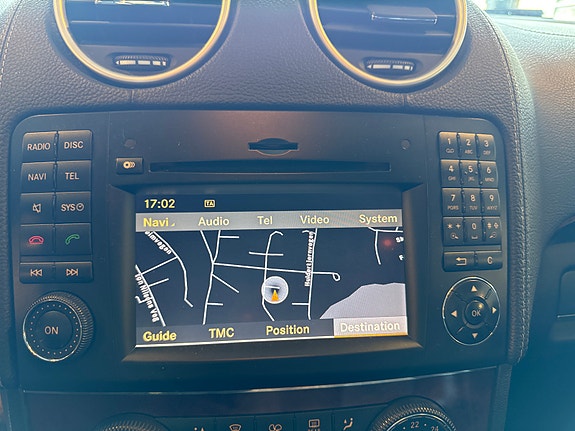 Mercedes-Benz GL320 25 of 27