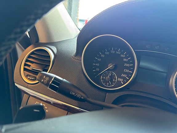 Mercedes-Benz GL320 21 of 27