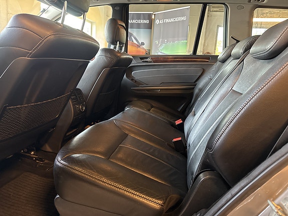 Mercedes-Benz GL320 12 of 27