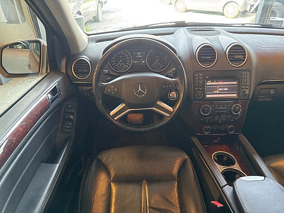 Mercedes-Benz GL320 15 of 27