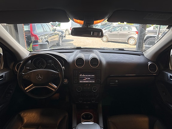 Mercedes-Benz GL320 14 of 27