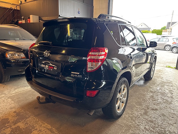 Toyota RAV4 5 of 24