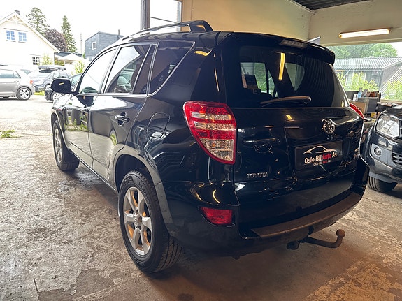 Toyota RAV4 6 of 24