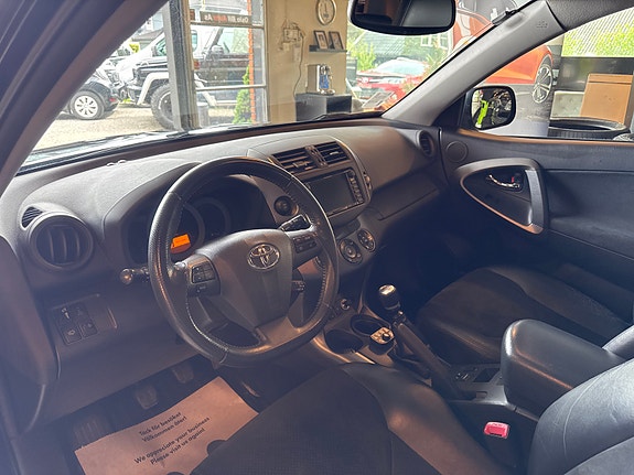 Toyota RAV4 12 of 24
