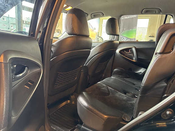 Toyota RAV4 10 of 24