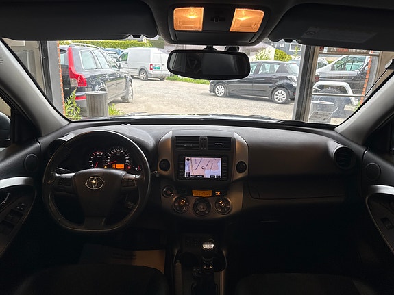 Toyota RAV4 13 of 24