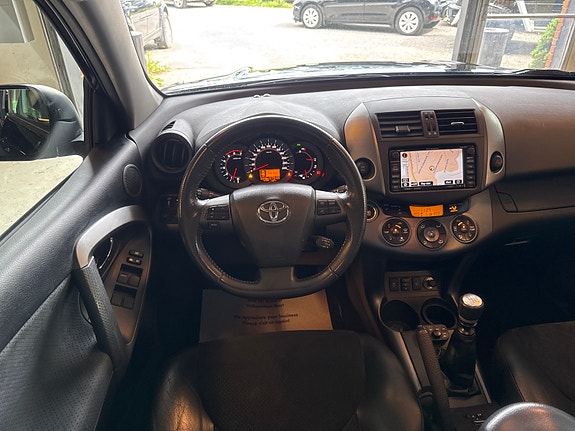 Toyota RAV4 14 of 24