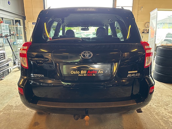 Toyota RAV4 7 of 24