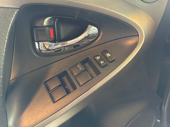 Toyota RAV4 16 of 24