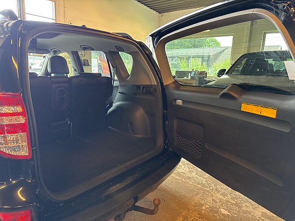 Toyota RAV4 8 of 24