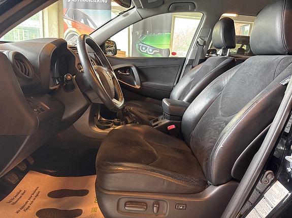 Toyota RAV4 11 of 24