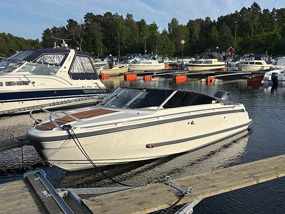 IBIZA 640 T, YAMAHA 150 hk, Ankervinsj og dieselvarmer, kun 342 timer 2 of 5