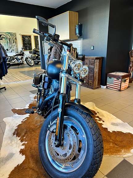 Harley-Davidson FXDF Dyna Fat Bob 3 of 5
